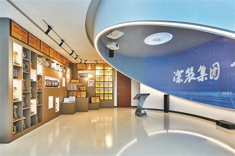 深裝集團(tuán)榮譽(yù)室.jpg 深裝集團(tuán)榮譽(yù)室.jpg