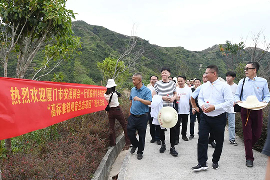 13 振興茶產(chǎn)業(yè) 媒體來助力 廈門市安溪商會組織媒體記者走進(jìn)安溪茶鄉(xiāng)1087.png